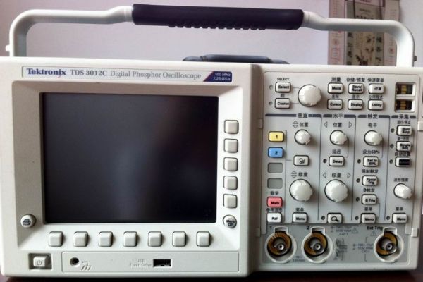 美国Tektronix(泰克) TDS3012C数字荧光示波器